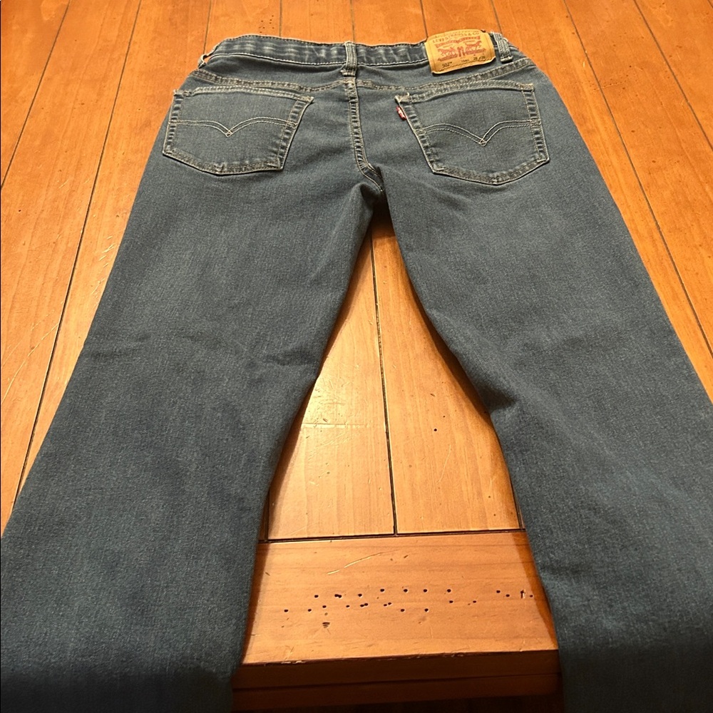 Classic Levi’s Blue Denim Jeans - Picture 4 of 4